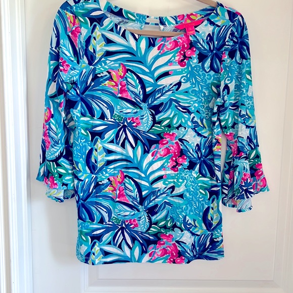 Lilly Pulitzer Keyhole top with flowing mid sleeve - Picture 1 of 2